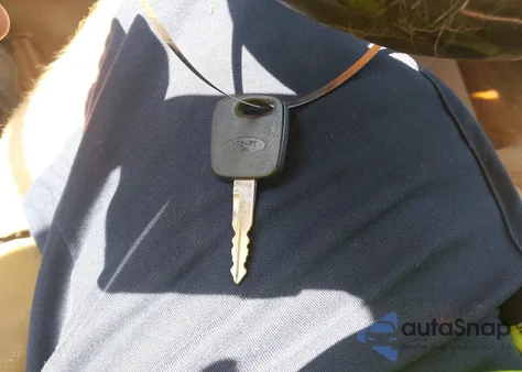 1999 Ford F150 Lariat/Xl/Xlt из США, поврежденный, VIN 1FTRX17L1XNA61377